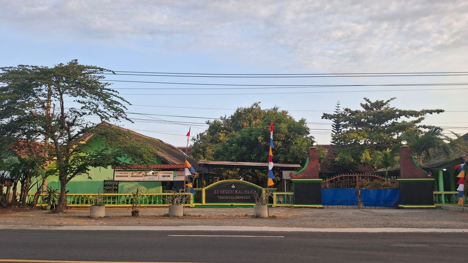 Bangunan SD N Kalisari tampak depan